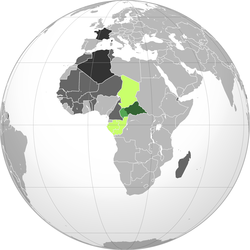 绿色：乌班吉沙里（1916年前） 浅绿色：1916年并入地区 黄绿色:  法属赤道非洲 灰色：其它法国属地 深灰：法国