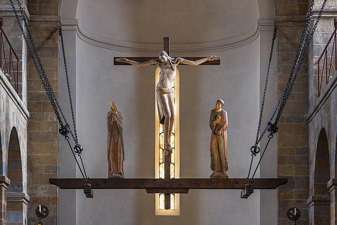 图为奥地利施泰尔马克州的塞考修道院内的罗曼式十字架群像。
