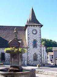 The church and fountain in Jussac