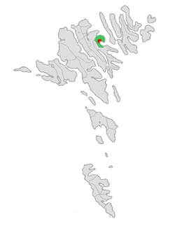 富格拉菲厄澤市鎮在法羅群島的位置（綠色和紅色部分）