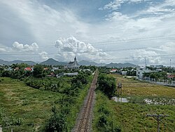 The railway section runs through Vĩnh Trung commune