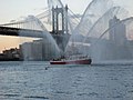 2008年为庆祝布鲁克林大桥建桥125周年，纽约市消防局举行水门礼