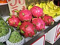 在台湾嘉义市场销售的火龙果