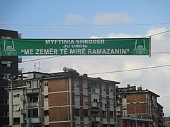 Banner hailing fasting month of Ramadan, Shkodër.