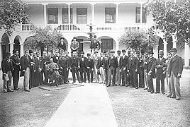 Jurisprudence and Law alumni of 1896 at a courtyard