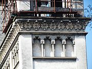 钟楼局部，示卷草浮雕和连拱饰