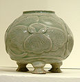 陕西耀州窑青釉瓜楞执壶，于10世纪末烧制