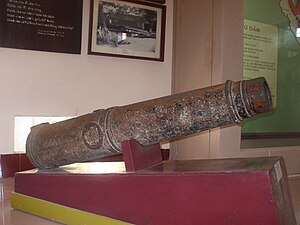 Súng thần công của quân Tây Sơn được tìm thấy tại căn cứ thủy binh Tây Sơn ở cảng Thị Nại（越南语：Thị Nại）, Quy Nhơn.