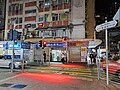 香港的行人过路灯于2022年7月起陆续安装辅助装置，以加强行人安全