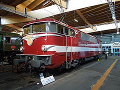 Locomotive BB 9200 in Capitole livree.