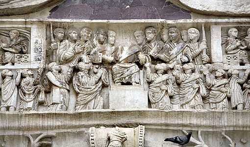 君士坦丁凱旋門上的門楣，描繪君士坦丁一世向人民分發禮物的情景