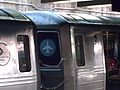 R68型列車（英語：R68 (New York City Subway car)）服務富蘭克林大道接駁線的JFK特快標誌