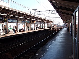修学院站的月台，图中右侧为八濑比叡山口、鞍马方向
