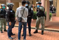 有翠塘花園拍攝警員的市民被警告，其後被拘捕