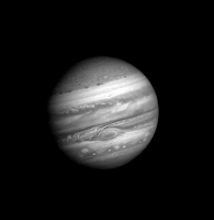 旅行者1号于1979年接近木星时拍摄的缩时摄影影片（36000倍速），可明显看出木星云带的运动和大红斑的旋转情形