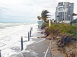 位于佛罗里达州的达尼亚滩正受到大潮（英语：king tide）的侵袭。