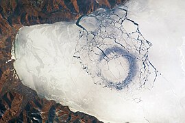 Circle of thin ice, diameter of 4.4 km (2.7 mi) at the lake's southern tip, probably caused by convection