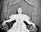 Edna Thomas as Lady Macbeth