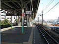 业平桥站时代的站台。右后方是旧货物场（之后的地面站台）。当时正在建设东京晴空塔（2008年1月1日）。