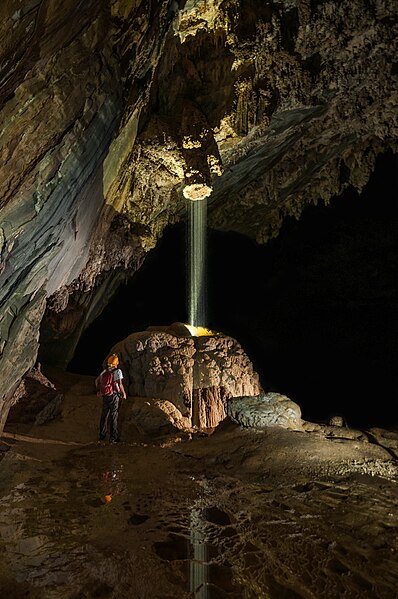圖為巴西聖保羅州上里貝拉州立公園內的一個地下洞穴。