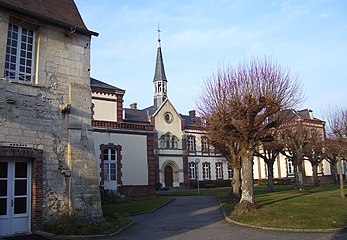 聖皮埃爾和聖保羅修道院（法語：Abbaye Saint-Pierre et Saint-Paul de Châtillon-lès-Conches）