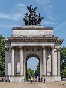 位于伦敦的威灵顿拱门，建于1826–30年，以纪念英国在拿破仑战争中的胜利