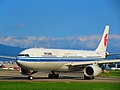 准备起飞的中国国际航空的空中巴士A330-300型（编号:B-6530）客机