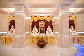 Bhagatji Maharaj, Shastriji Maharaj, Yogiji Maharaj, Pramukh Swami Maharaj, and Mahant Swami Maharaj