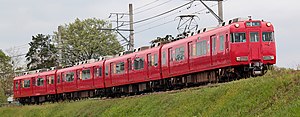 一列正在三河線北段行駛的名鐵6000系電車