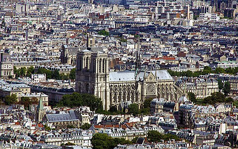 从蒙帕纳斯大楼远眺巴黎圣母院