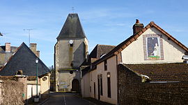 Coming from Champignelles, the rue Carreau - Church and mural