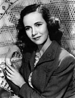 Black-and-white publicity photo of Teresa Wright promoting the film Mrs Miniver in 1942.