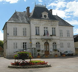 The town hall in Chichée