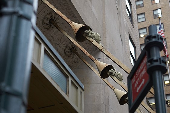 On the Graybar building next to Grand Central Terminal, sculpted rats climbing the mooring lines of the canopy are evidence of the location's maritime roots.