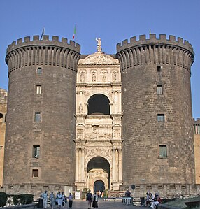 那不勒斯新堡的阿拉贡凯旋门，为纪念阿拉贡在战役后胜利统治那不勒斯而建造