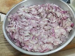 Sliced shallots for bawang goreng in Indonesia