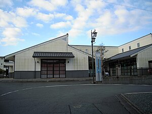 商工会分所与车站大楼（2009年11月）