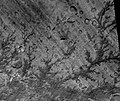安东尼亚第撞击坑内的倒转河道。火星侦察轨道器的 HiRISE 拍摄。