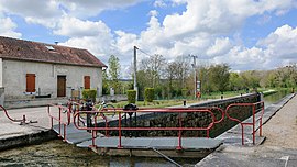 Lock 78 on the Bourgogne canal in Fulvy