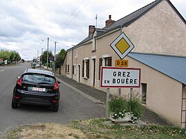 The road into Grez-en-Bouère