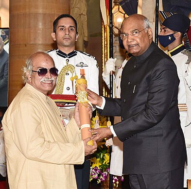 HC Verma receiving Padma Shri from the President of India at Rashtrapati Bhavan