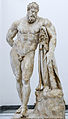 留西波斯《海克力斯像（英语：Farnese Hercules）》，青铜原件创作于公元前4世纪，大理石复制品现藏于拿坡里国立考古博物馆