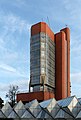 工程学院大楼，由詹姆斯·斯特灵（James Stirling）、詹姆斯·高恩（James Gowan ）和弗兰克（Frank Newby）设计。
