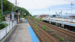 本石倉站候車室與月台（2018年6月）