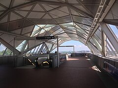 Mezzanine of Tysons Corner station in 2014