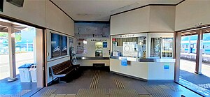 伊野車站站房內的售票處及閘口（2021年8月）