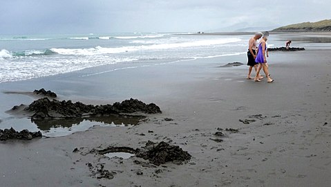 about 100 metres of beach oozes hot water, which is uncovered for about 4 hours at spring low tides, but not at neap tides.
