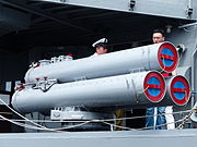 巡防舰子仪（PFG2-1107）右舷搭载的Mk 32三联装鱼雷发射管，摄于2013年中正军港营区开放活动。