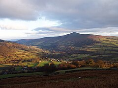 蒙茅斯郡的塔糖山（英语：Sugar_Loaf,_Monmouthshire）