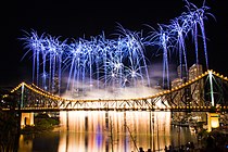 09年的布里斯班节中，焰火表演时故事桥的景象